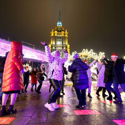 Москву к новогодним праздникам украсят тысячи световых конструкций