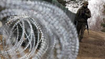В Польше обвинили белорусских военных в разрушении забора на границе