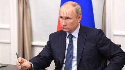 Путин назвал вызовом незапланированные учения США в Черном море