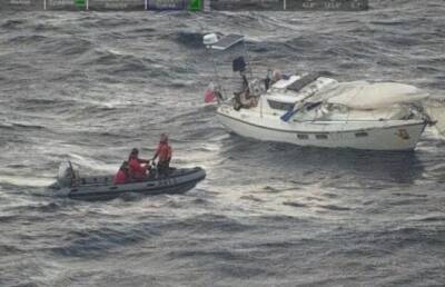 У берегов Франции авианосец "Шарль де Голль" протаранил яхту