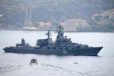 Российские корабли продолжили слежку за ВМС США в Черном море