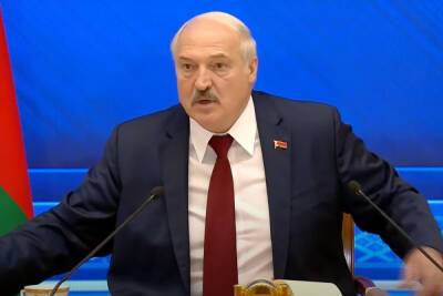 Лукашенко призвал не пугать белорусов вхождением в состав России
