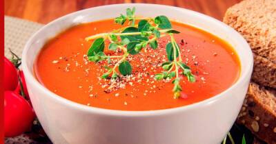 30 минут на кухне: рецепт томатного супа-пюре с базиликом