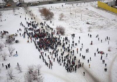 В Екатеринбурге несколько сотен митингующих потребовали отмены QR-кодов