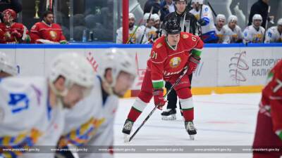 Хоккейная команда Лукашенко обыграла сборную Минской области в матче любительского турнира
