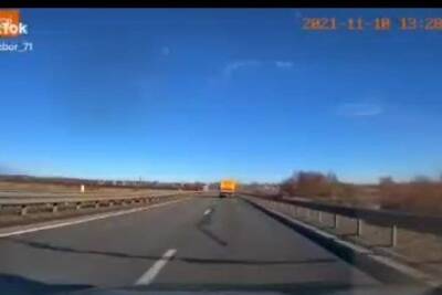 Шок из-за куска льда и самолета: водитель заснял путь по Тульской области