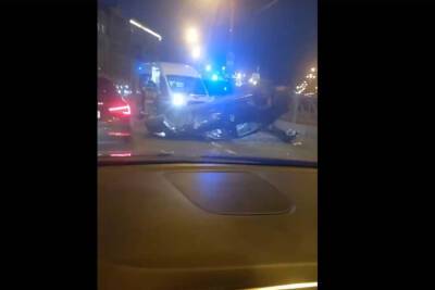 В Московском районе Петербурга ДТП перевернуло автомобиль на крышу