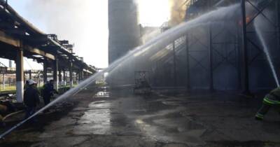 В Кременчуге на нефтеперерабатывающем заводе вспыхнул пожар: тушили пять часов (ВИДЕО)