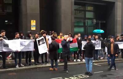 Перед посольством Польши в Лондоне прошла массовая акция в поддержку беженцев
