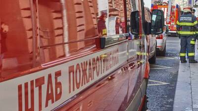 Пятнадцать человек эвакуировали из здания на севере Москвы из-за пожара