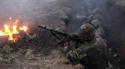 На Донбассе ранен украинский военнослужащий, его жизнь вне опасности