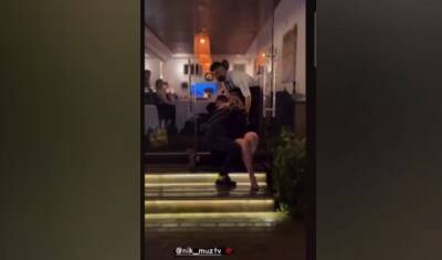 «Падать и снова подниматься»: Бузову уронили на ступеньки в столичном ресторане