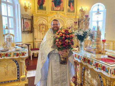 Уволенного после поста о Навальном священника решили сослать в монастырь