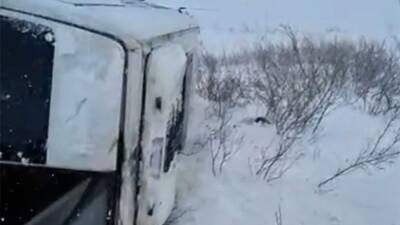 Пассажирский автобус с людьми упал с перевала под Магаданом