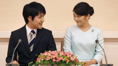 Вышедшая замуж за простолюдина принцесса Японии Мако покинула родину