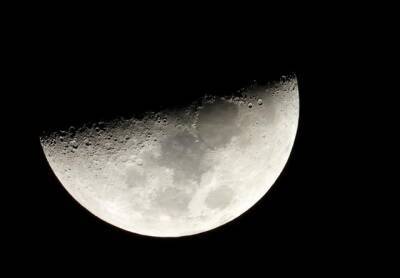 Астрономы из США обнаружили рядом с Землей фрагмент Луны