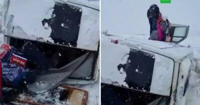 В Магаданской области с перевала Дедушкина лысина рухнул пассажирский микроавтобус