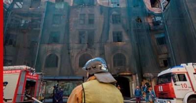 Пожар в историческом здании дома Басевича тушат в Петербурге