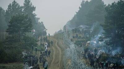 Около 50 мигрантов прорвались штурмом в Польшу из Белоруссии