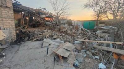 Оккупанты обстреляли поселок на Донбассе, под завалами оказались люди