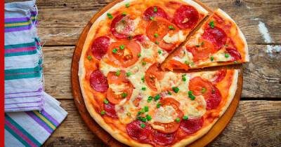 30 минут на кухне: рецепт быстрой пиццы на кефире