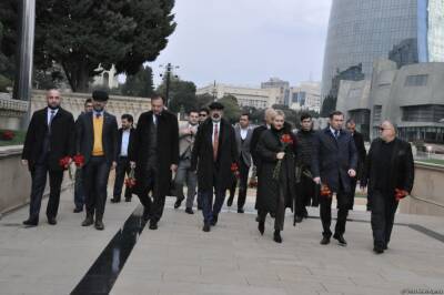 Представители IBF и MUSIAD посетили Аллею шехидов в Баку (ФОТО)