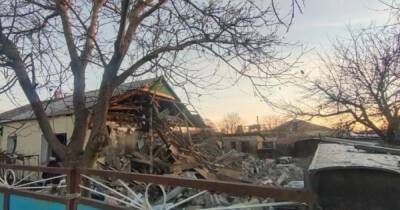 Оккупанты обстреляли жилые дома на Донбассе: люди оказались под завалами (ФОТО)