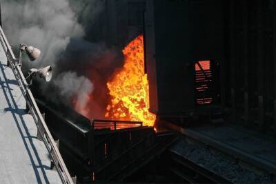 В пожаре на территории Ижорского завода в Петербурге сгорел рабочий