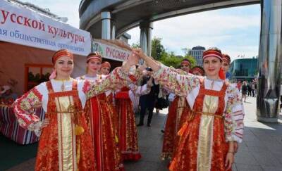 Тюменский ансамбль сшил зимние костюмы на средства гранта правительства региона