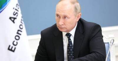 Путин предложил либералам "подружиться" со славянофилами