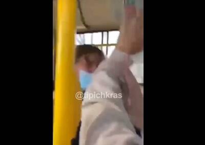 В краснодарском трамвае побили девушку, отказавшуюся надевать маску