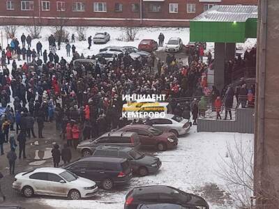 Кемеровчан возмутило столпотворение у магазина из-за розыгрыша призов