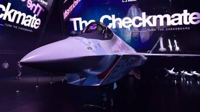 На Dubai Airshow 2021 показали новейший российский истребитель Checkmate