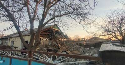 На Донбассе боевики минометами разрушили три жилых дома, люди были под завалами (видео)