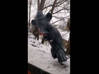 Вандалы снова повредили фигуры мышей на Почаинском бульваре в Нижнем Новгороде