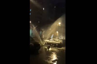 В Водоканале Петербурга отчитались о фонтане, затопившем парковку на Ленинском проспекте