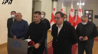В Грузии депутаты парламента объявили голодовку в поддержку Саакашвили