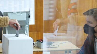 В Болгарии завершилось голосование на выборах президента и парламента