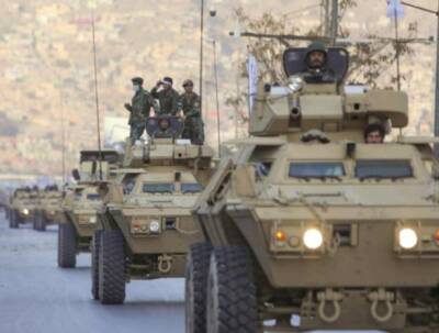 Талибы отметили приход к власти военным парадом