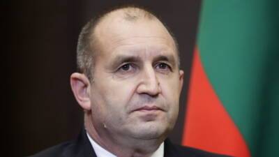 ЦИК Болгарии: На президентских выборах лидирует действующий лидер страны Радев
