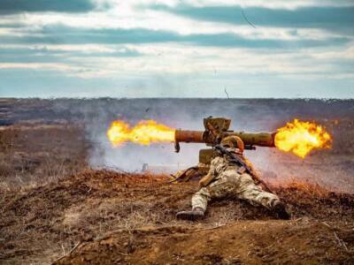 Боевики на Донбассе 19 открывали огонь и ранили водителя-санитара
