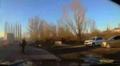 На видео попал «бессмертный пешеход» на кольце в Воронеже