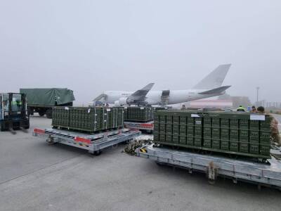 Четвёртый самолет с военной помощью Украине от США прибыл в Киев