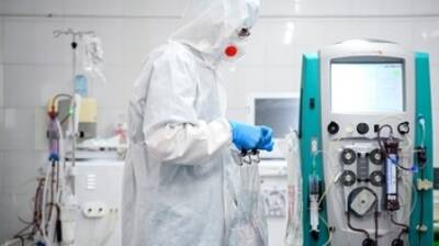 В российском регионе трое отказавшихся от прививки врачей заболели COVID-19