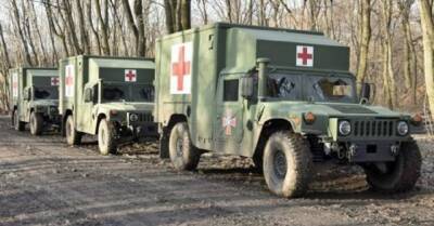 На Донбассе подорвались два санитарных автомобиля: есть погибший и раненые