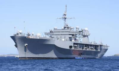Штабной корабль ВМС США уходит из акватории Черного моря