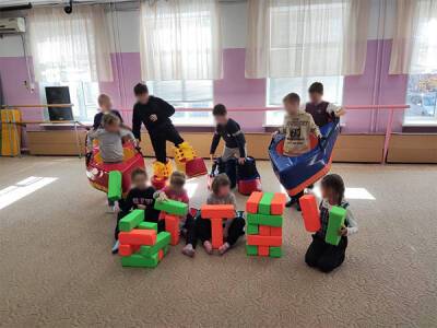 Екатеринбургский депутат подарил детскому центру "Созвездие" игровое оборудование и электронику