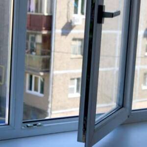 В Запорожье мужчина покончил с собой, выпрыгнув из окна на седьмом этаже
