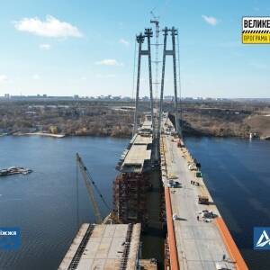 На запорожском мосту смонтировали 13 стальных канатов. Фото