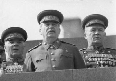 «Долой cтapую peвoлюциoнную шинeль!»: почему в 1946 году Сталин избавил СССР от комиссаров - Русская семерка